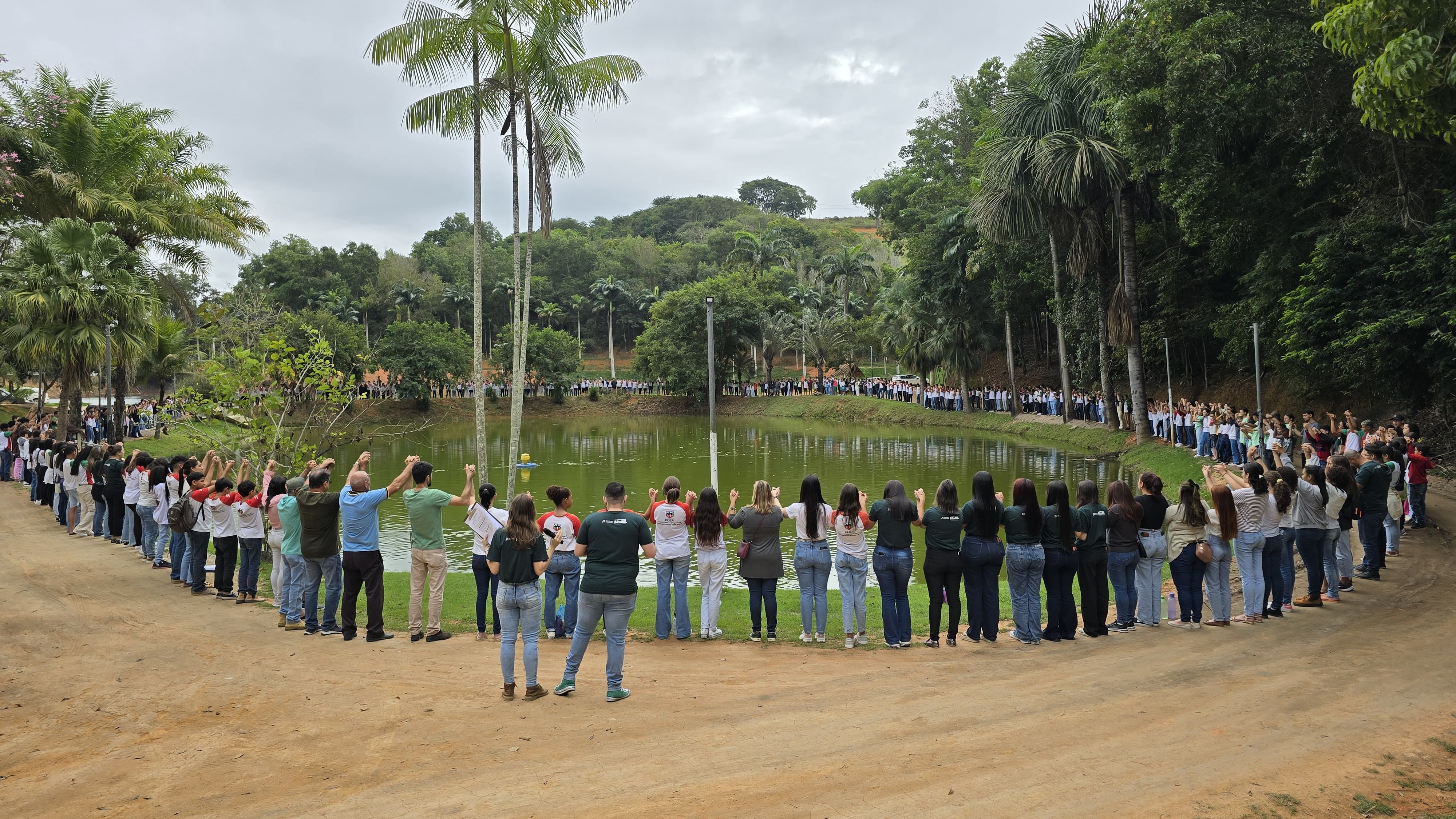 Foto da notícia: Caminhada Ecológica 2025: Educação e Meio Ambiente de Mãos Dadas